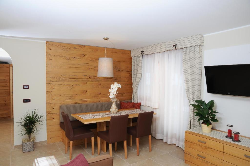 Residence Marisol Camere & Appartamenti - Mezzana Centre Pokoj fotografie